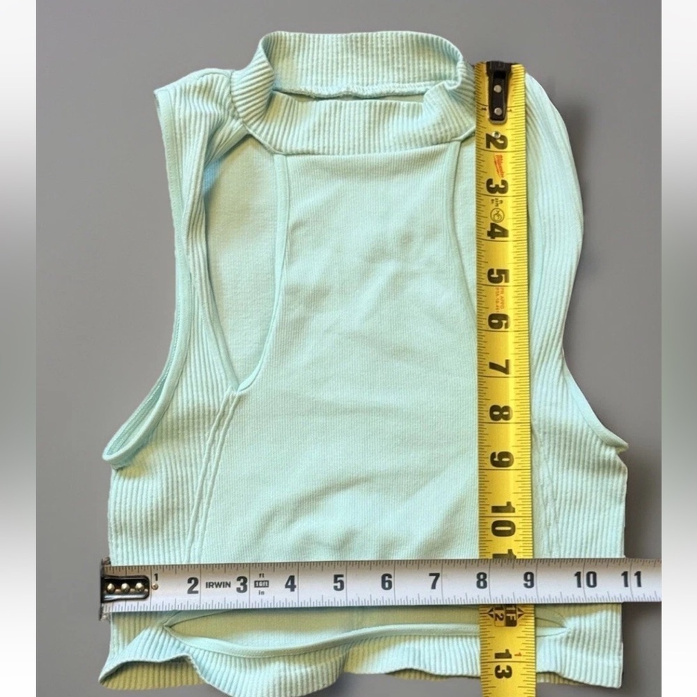 Women’s Urban Outfitters Light Blue Cutout Crop Tank Top. XS/S - Picture 5 of 5